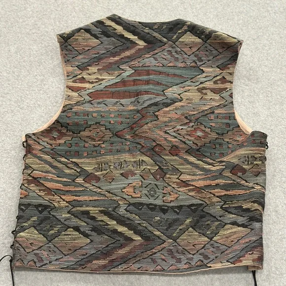 Multicolor Patterned Vest - Picture 5 of 7